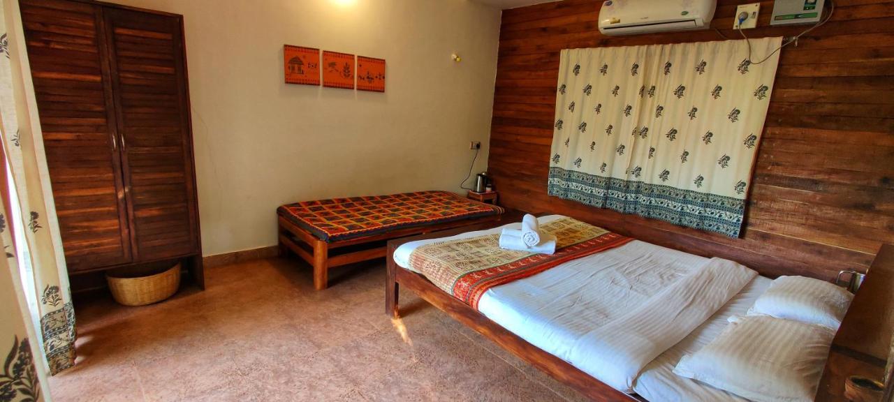 Amrutes' Nisarga Sahavas Villa Dapoli Bagian luar foto